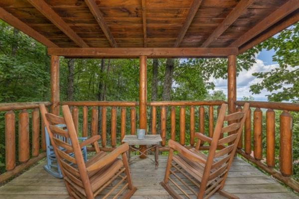 Views, Game Room And Hot Tub Bearway To Heaven Сивиървил Екстериор снимка